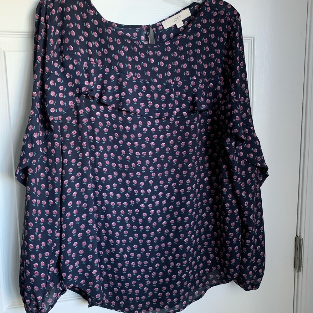 Loft Top! EUC Navy Blue Floral Print!